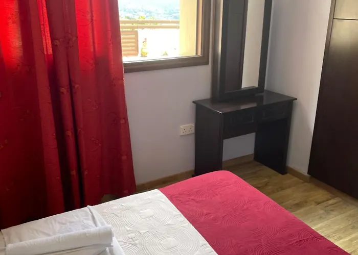 Softades * Όμοδος