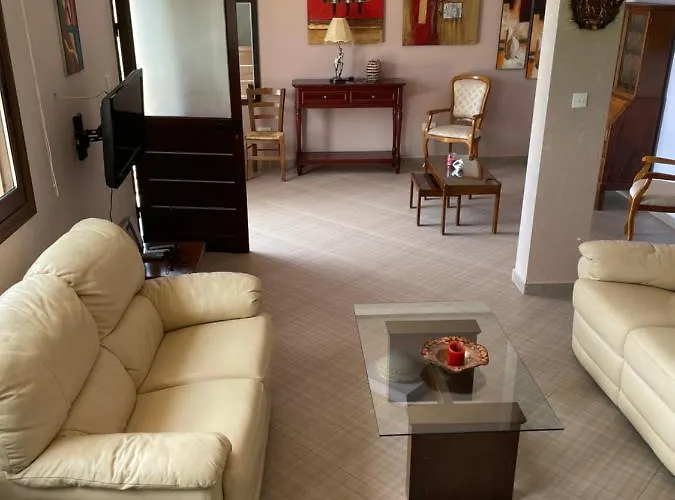 Softades Βίλα Όμοδος